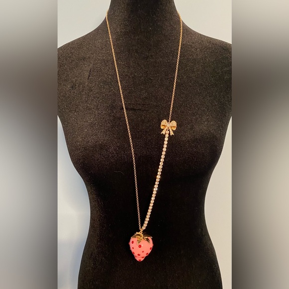 Betsey Johnson “New” Pink Strawberry Pendent Necklace - Picture 9 of 9